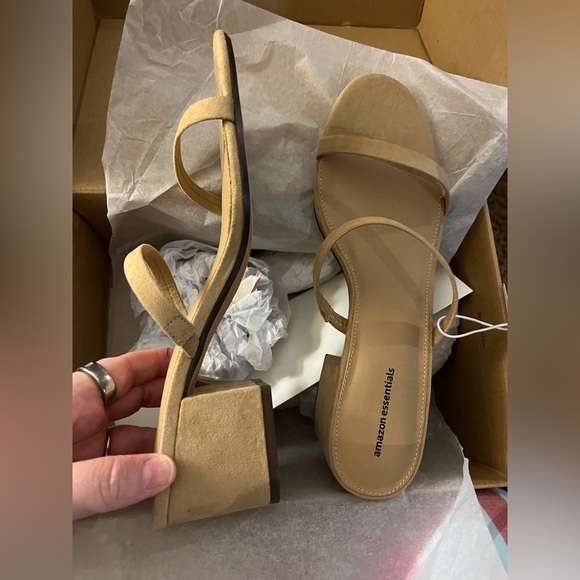Amazon Essentials Two-Strap Block Heel Sandals – Tan – Size 11 NEW - Picture 3 of 4